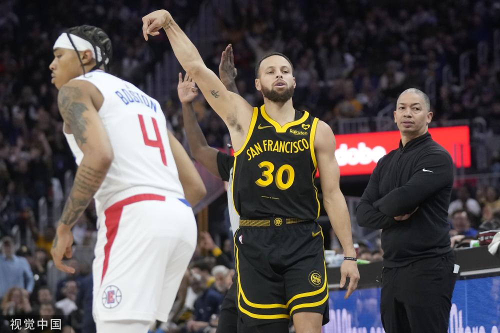 困难中并肩 困难中并肩